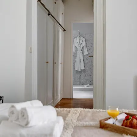 Champs-elysees - 2br With Balcony - Cityapartmentstay *