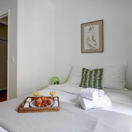 Champs-elysees - 2br With Balcony - Cityapartmentstay *