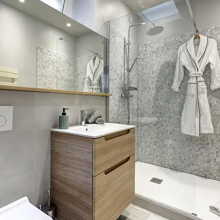 Apartment Champs-elysees - 2br With Balcony - Cityapartmentstay