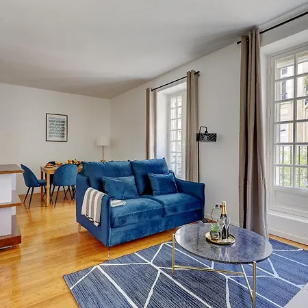 Champs-elysees - 2br With Balcony - Cityapartmentstay Apartamento
